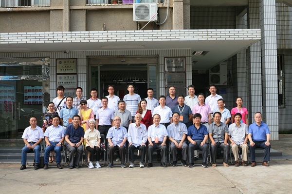 60周年校庆数绿帽社
校友合影_副本.jpg